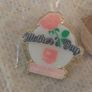 PGA TOUR commemorative Mother's Day Pin 2022